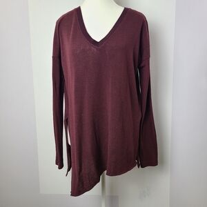 Wilfred Aritzia maroon v-neck asymmetric long sleeve sweater, Sz M (PTP 21.5")